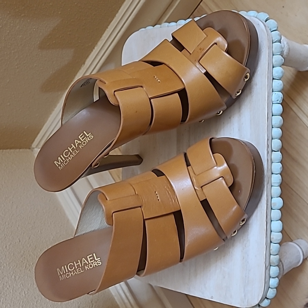 Michael Kors size 7.5 Strappy Woven Sandals Chestnut color